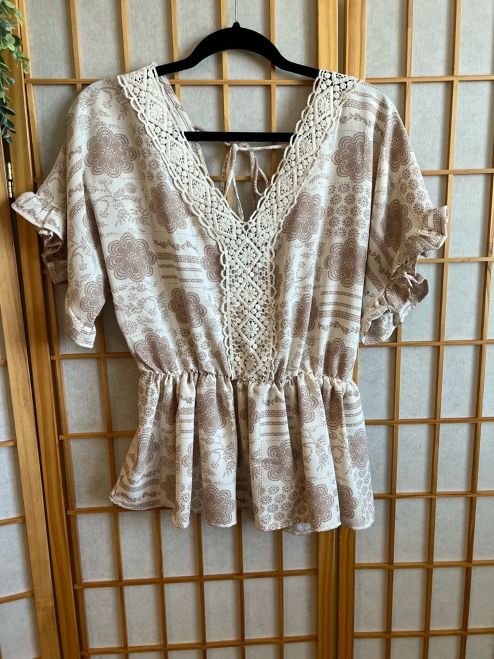Daytrip Buckle Ivory Tan Boho Lace Peplum Top XS Buckle Floral Medallion Blouse